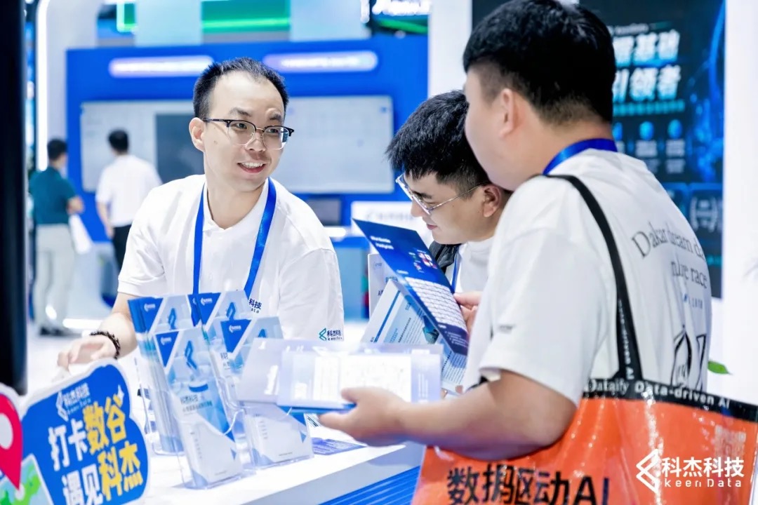 政产媒代表参观科杰科技展台