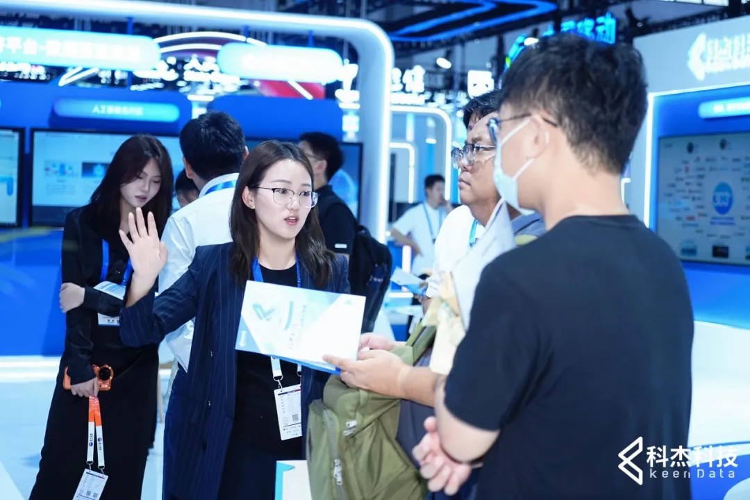 政产媒代表参观科杰科技展台