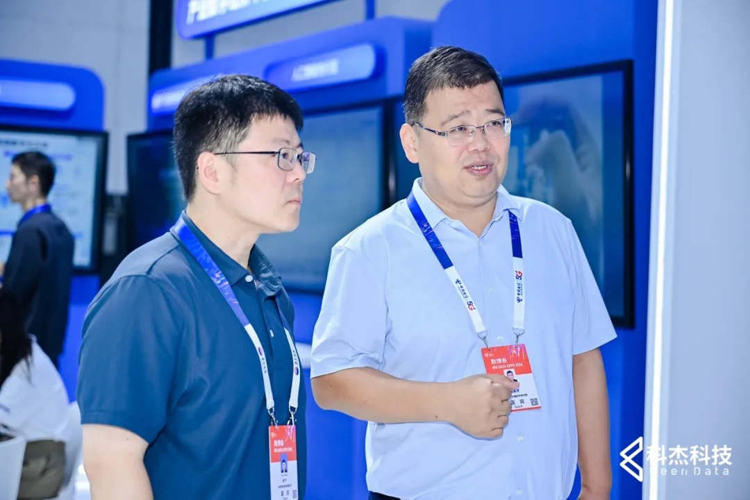 政产媒代表参观科杰科技展台